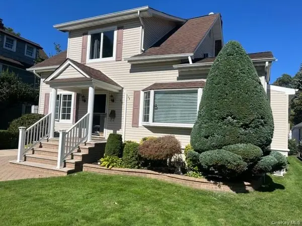 58 Garfield PL, East Rockaway, NY 11518