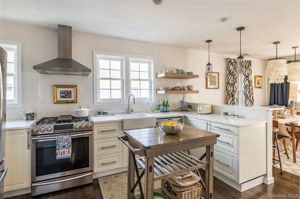 77 Hillcrest AVE, Southampton, NY 11968