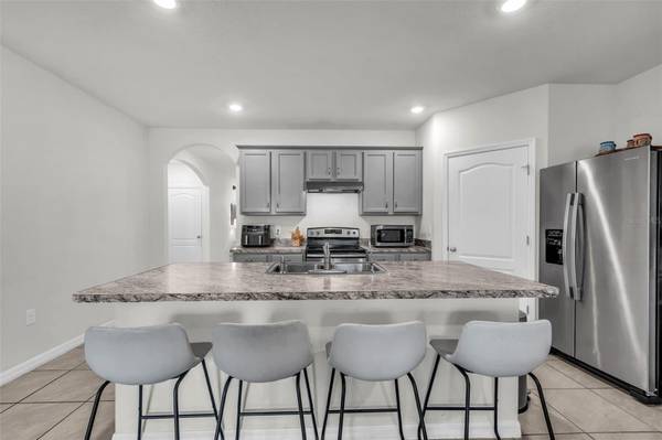 988 CAMBRIDGE DR, Winter Haven, FL 33881