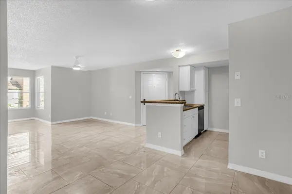 5132 CONROY RD #928, Orlando, FL 32811