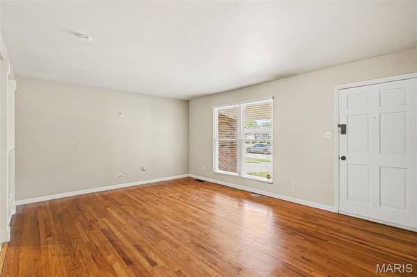 2511 Rhapsody LN, Florissant, MO 63031
