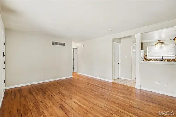 2511 Rhapsody LN, Florissant, MO 63031