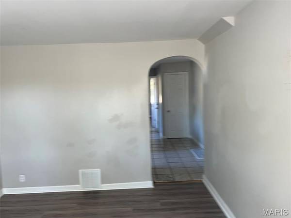 6142 Morganford RD, St Louis, MO 63116