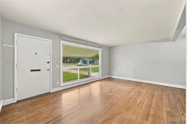 7109 Fernbrook DR, St Louis, MO 63123