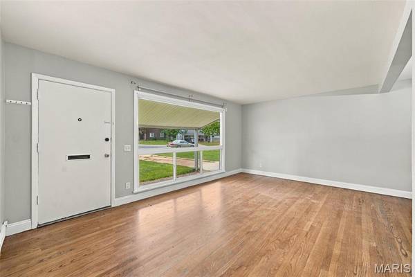 7109 Fernbrook DR, St Louis, MO 63123