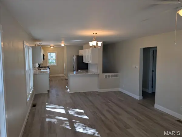 516 Leslie AVE, Wood River, IL 62095