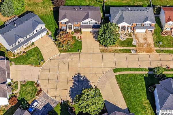 28 Wolverton CT, St Charles, MO 63301
