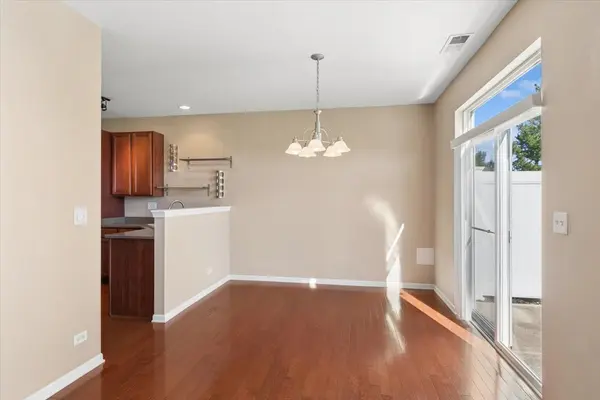 403 Bluegrass Pkwy, Oswego, IL 60543