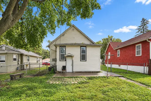 633 Locust PL, Clinton, IA 52732