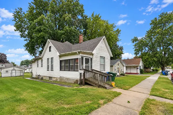 633 Locust PL, Clinton, IA 52732