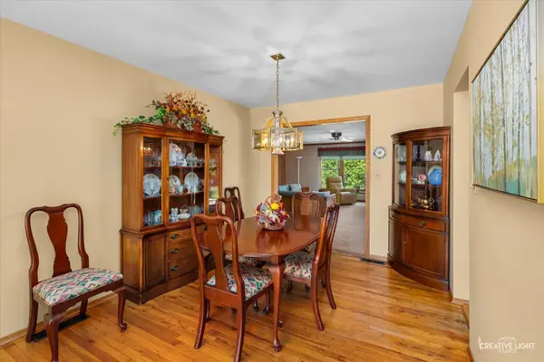 160 Forest Park LN, Hoffman Estates, IL 60169