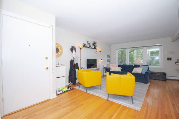 2724 W Berwyn AVE #2B, Chicago, IL 60625