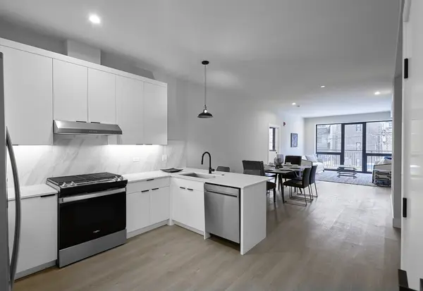 451 E Pershing AVE #305, Chicago, IL 60653