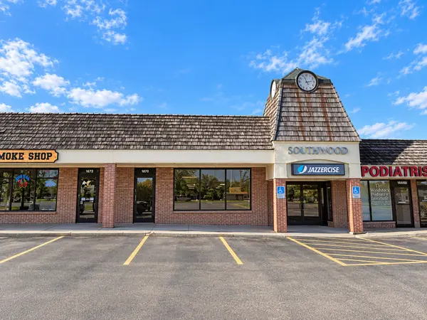 1670 S Eastwood DR, Woodstock, IL 60098