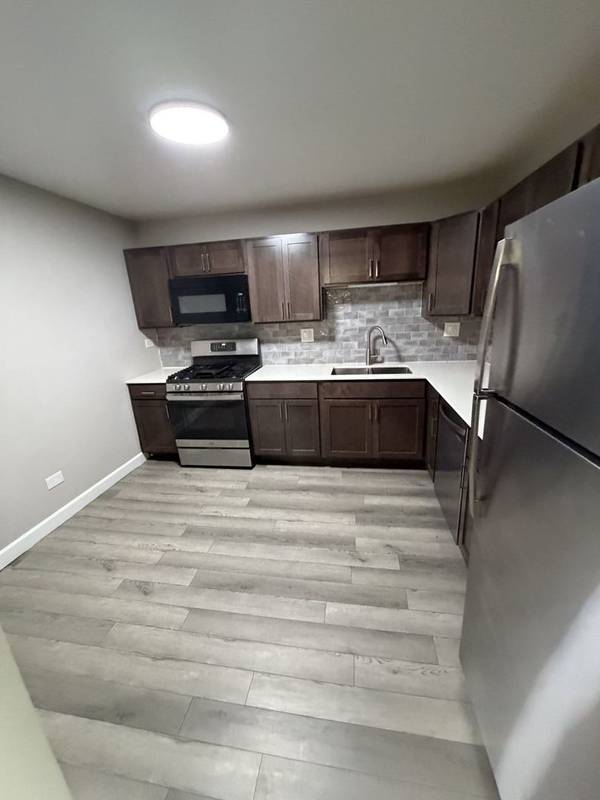 445 S Cleveland AVE #204, Arlington Heights, IL 60005