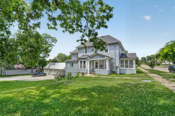 706 W 12th ST, Cedar Falls, IA 50613