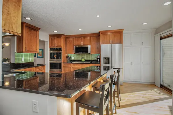 1182 Saint Clair AVE, Saint Paul, MN 55105