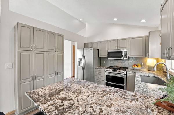 2330 Oak Glen CT, Stillwater, MN 55082