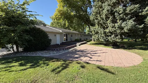 112 Orchard CIR, Montevideo, MN 56265