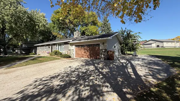 112 Orchard CIR, Montevideo, MN 56265