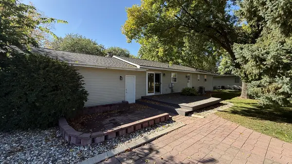 112 Orchard CIR, Montevideo, MN 56265