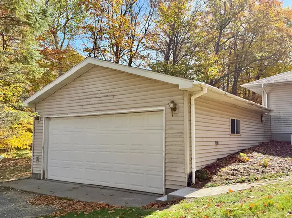 33137 Gary DR, Grand Rapids, MN 55744