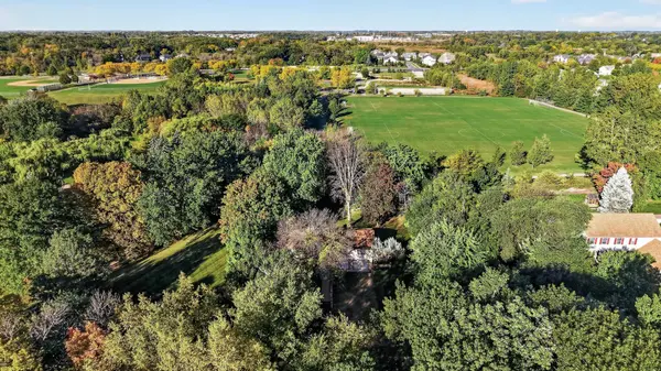 9270 Kiowa TRL, Chanhassen, MN 55317