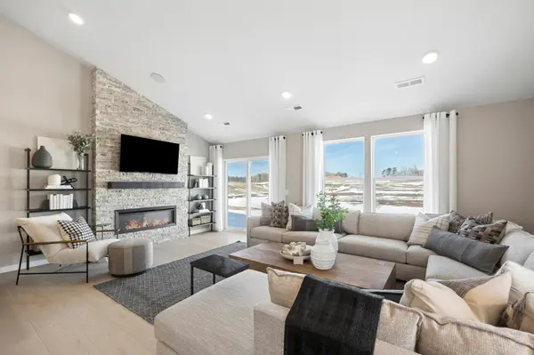 1784 Tamarack RD, Shakopee, MN 55379