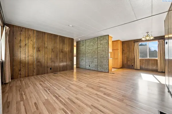 134 Ringhoff Road, Burbank, WA 99323