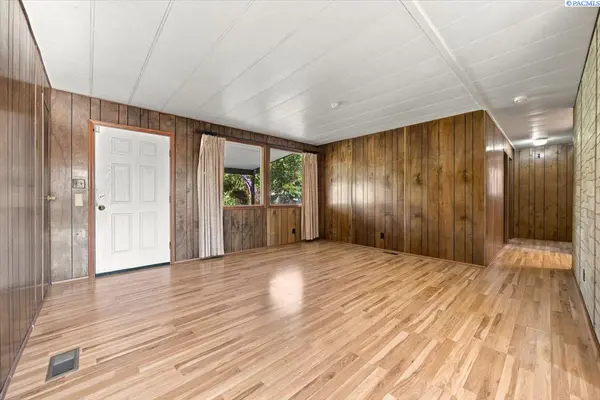 134 Ringhoff Road, Burbank, WA 99323