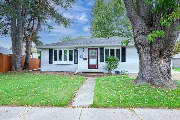1630 E GLENDALE AVE, Appleton, WI 54911