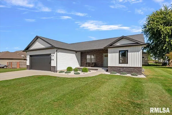 516 BAYBERRY LN, Athens, IL 62613