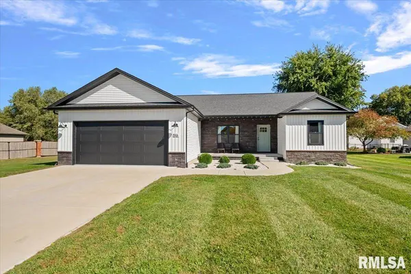 516 BAYBERRY LN, Athens, IL 62613
