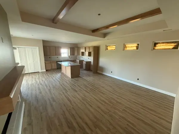 8962 E Joshua St, Bel Aire, KS 67226
