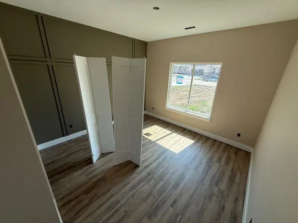8962 E Joshua St, Bel Aire, KS 67226