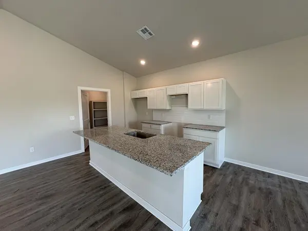 5651 Plumthicket St, Bel Aire, KS 67226