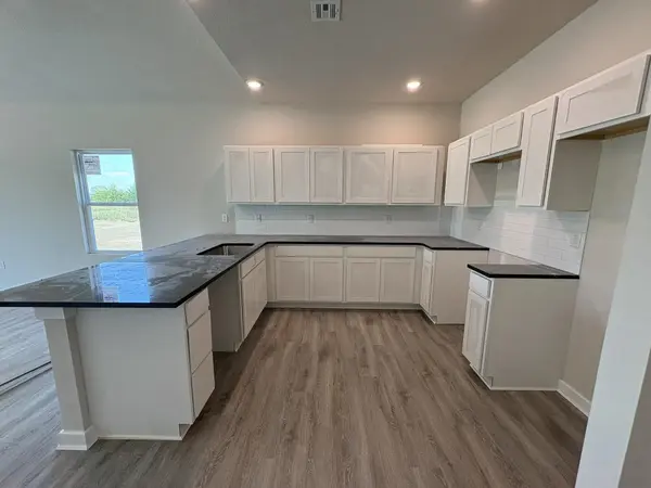 5701 Plumthicket St, Bel Aire, KS 67226