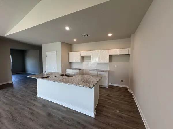 5705 Plumthicket St, Bel Aire, KS 67226