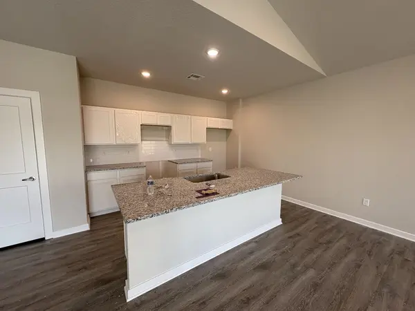 5705 Plumthicket St, Bel Aire, KS 67226