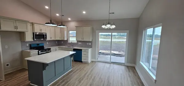 1621 Midway Ct., Valley Center, KS 67147