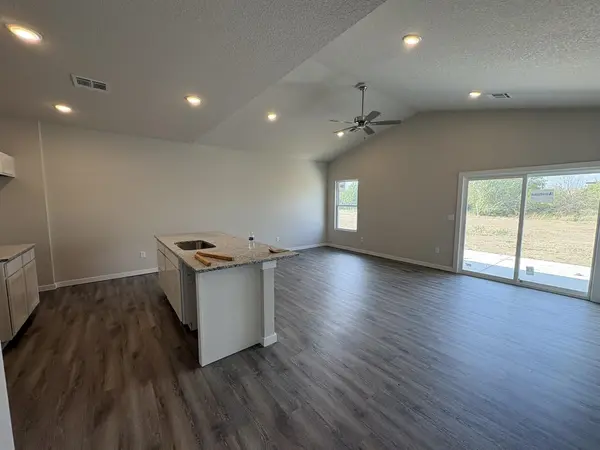 5717 Plumthicket St, Bel Aire, KS 67226