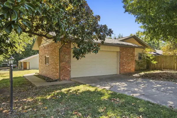 2904 E Eastmoor DR, Springfield, MO 65804