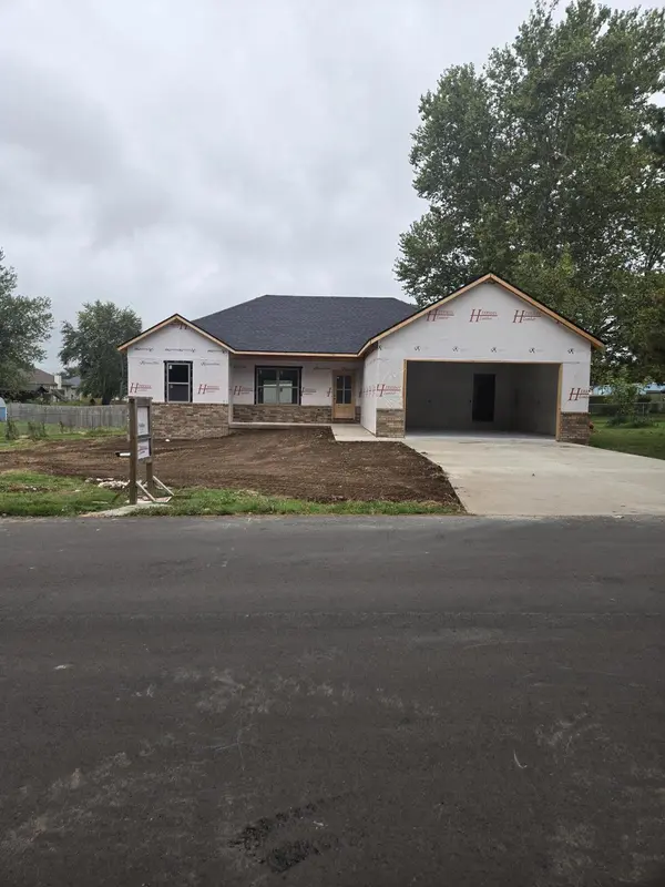 412 E Primrose LN, Republic, MO 65738