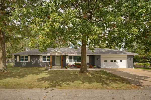 530 Oak LN, Mt Vernon, MO 65712