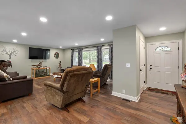 530 Oak LN, Mt Vernon, MO 65712