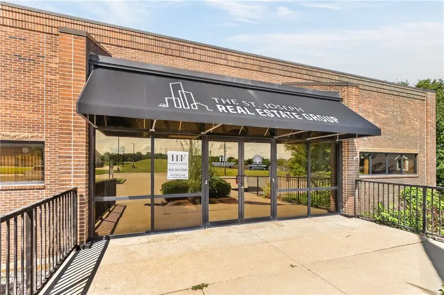 3723 Beck RD, St Joseph, MO 64506