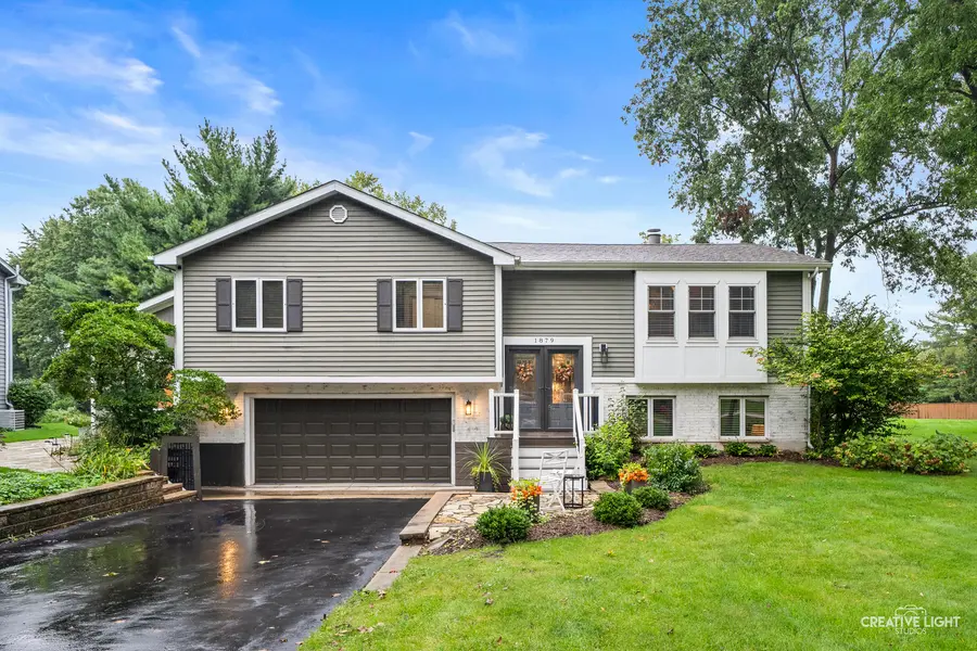 1879 Fays LN, Sugar Grove, IL 60554