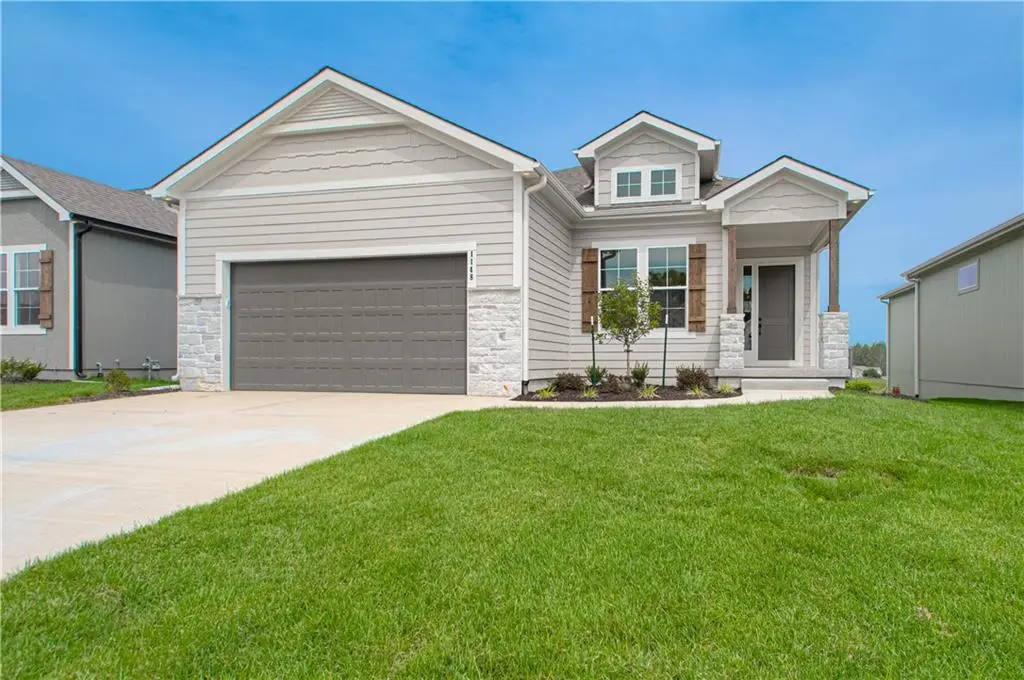 1148 SW Whitby DR, Lee's Summit, MO 64083