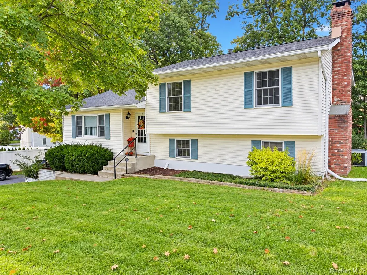 14 Red Oak TER, Newburgh, NY 12550