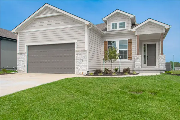 1148 SW Whitby DR, Lee's Summit, MO 64083
